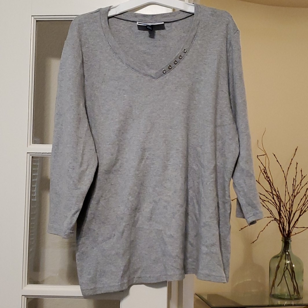 Quarter sleeve top